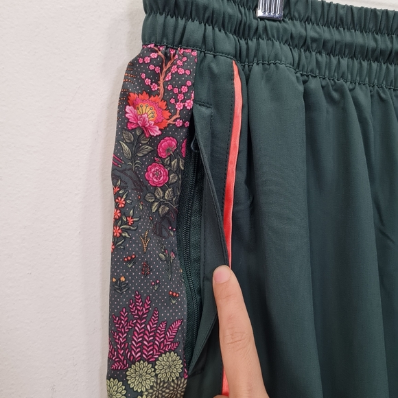 PUMA x LIBERTY London Track Pants Green Gables Womens Size XL - Picture 8 of 16